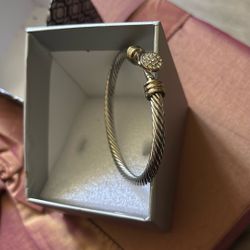 Silvertone and gold to twisted bracelet with clasp