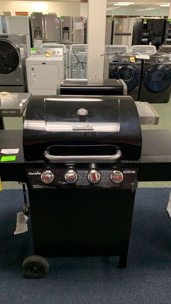 BRAND NEW CHAR- BROIL GAS GRILL