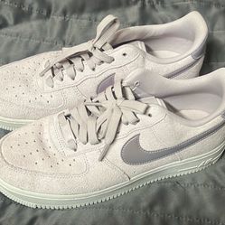 Nike Air Force 1 ’07 SE Women’s Size 9 .5– Suede – Excellent Condition