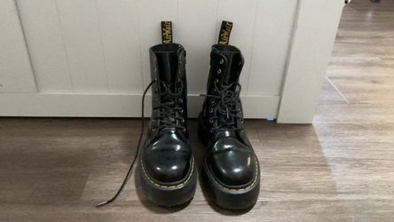 Platformed doc Martin boots