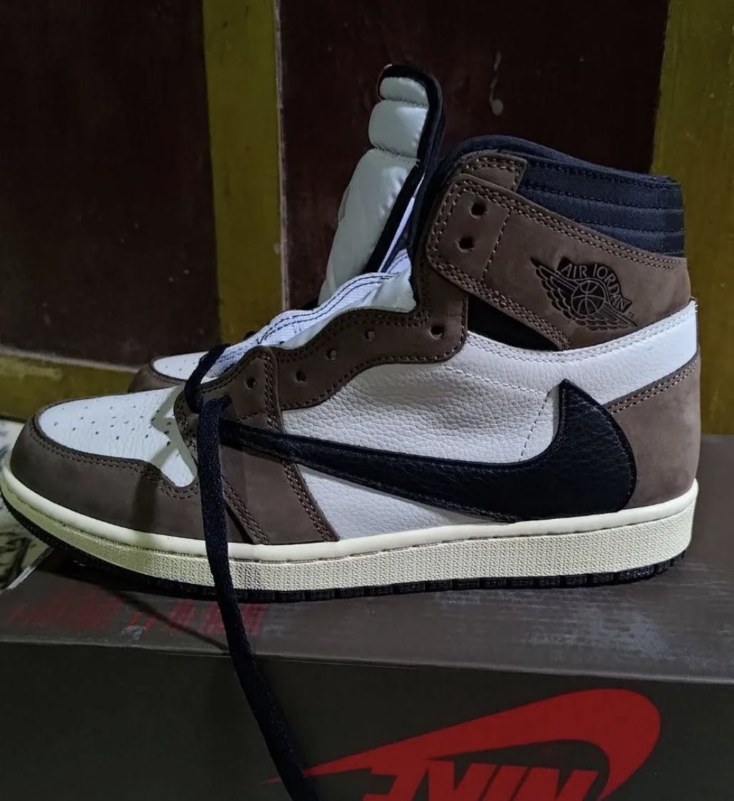 Travis Scott x Air Jordan 1 Retro High OG Mocha
