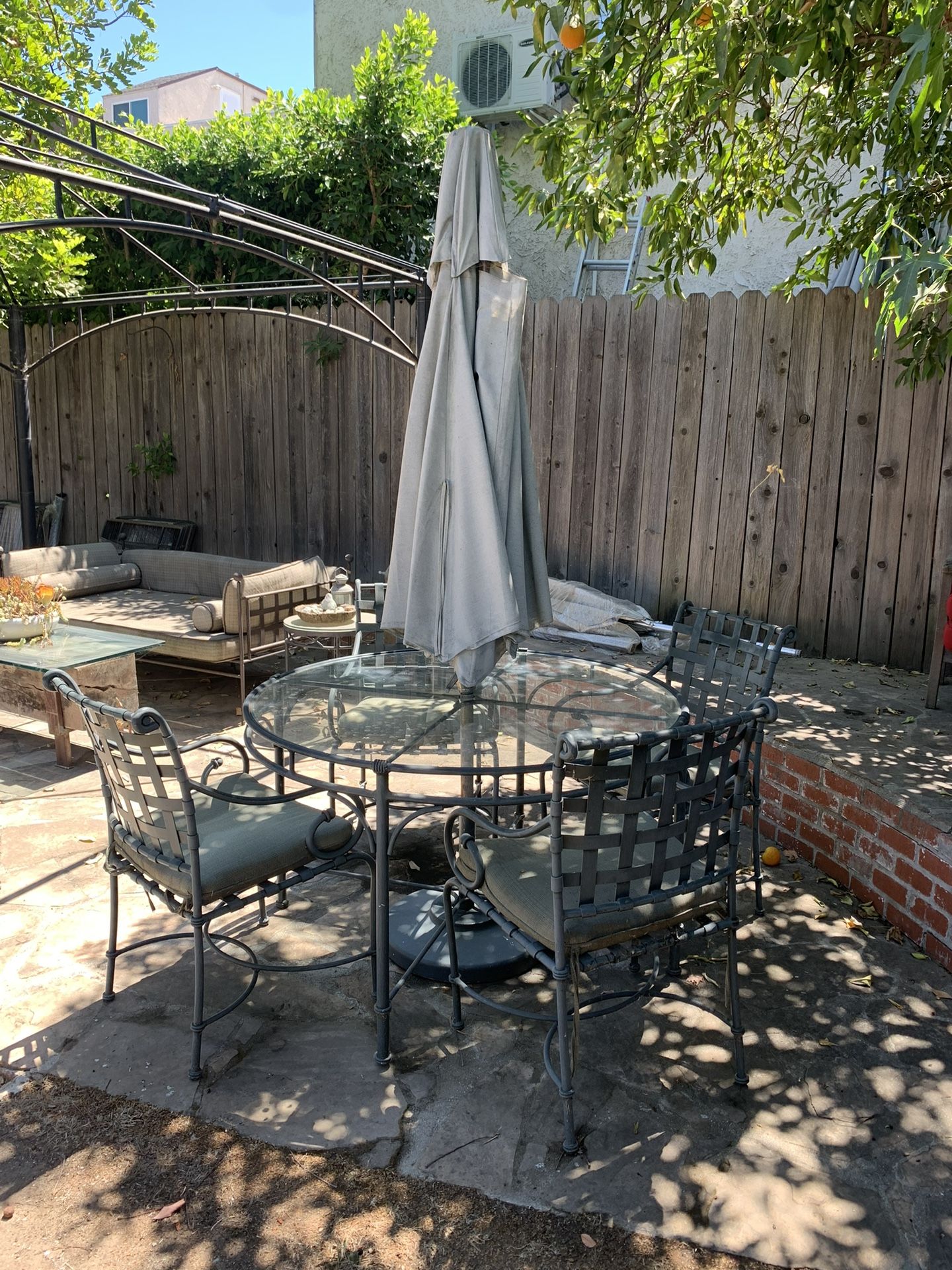 Vintage brown Jordan patio set