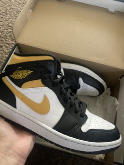 Air Jordan 1 Mid. Mens 10