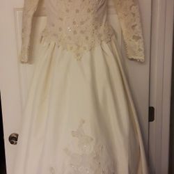 Antique Candlelight Wedding Dress size 8