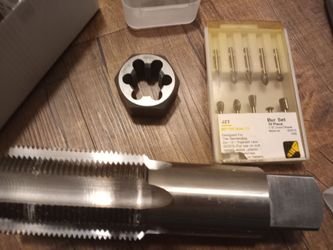 Metal cutting tools