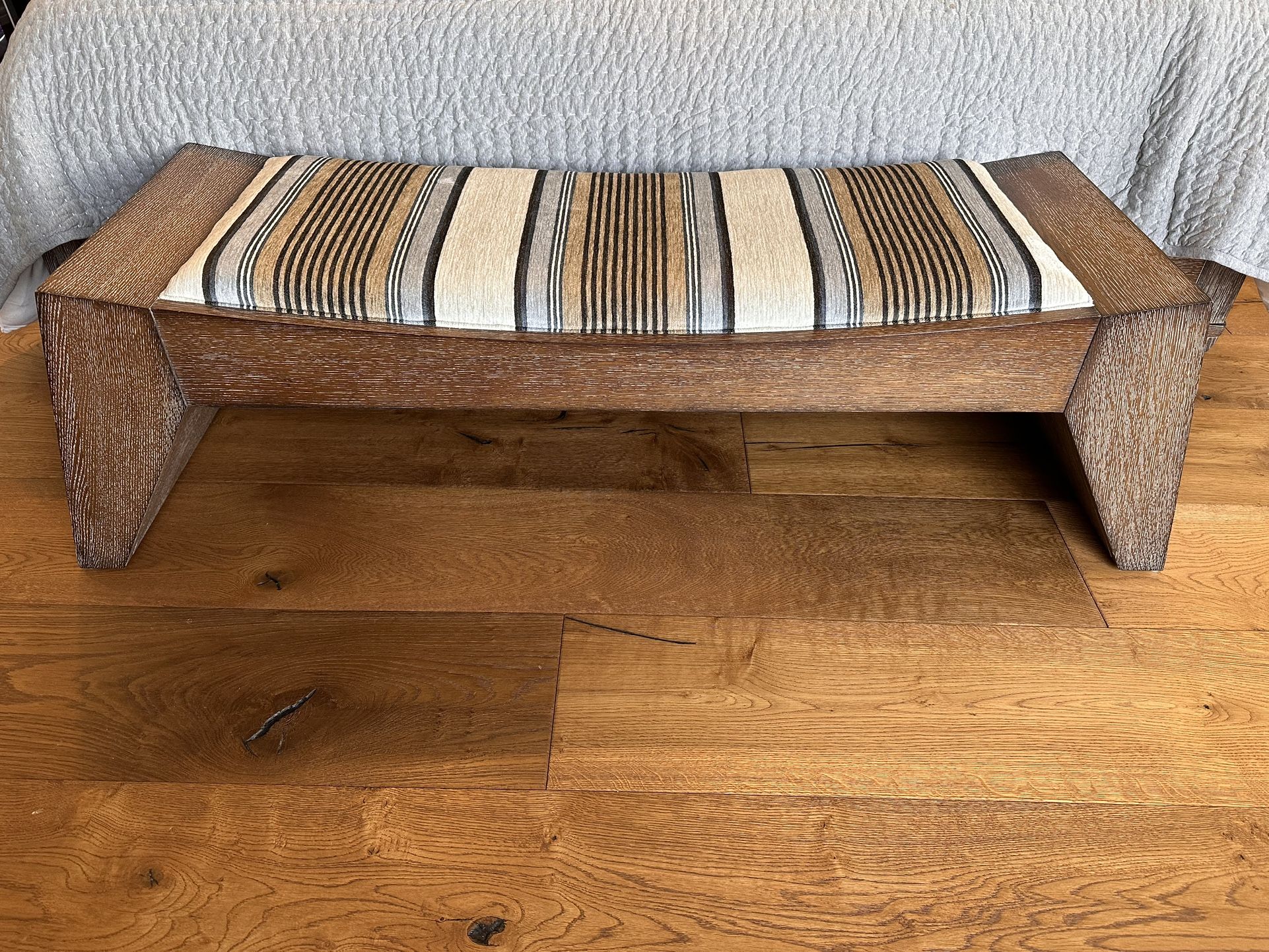 🌵 MOVING. NEED GONE🌵 Century Wood Upholstered Bench