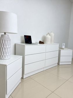 DRESSER AND TWO NIGHSTANDS // CÓMODA Y DOS MESITAS DE NOCHE