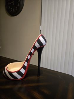 High Heel Wine Bottle Holder & Nice Wine Glass