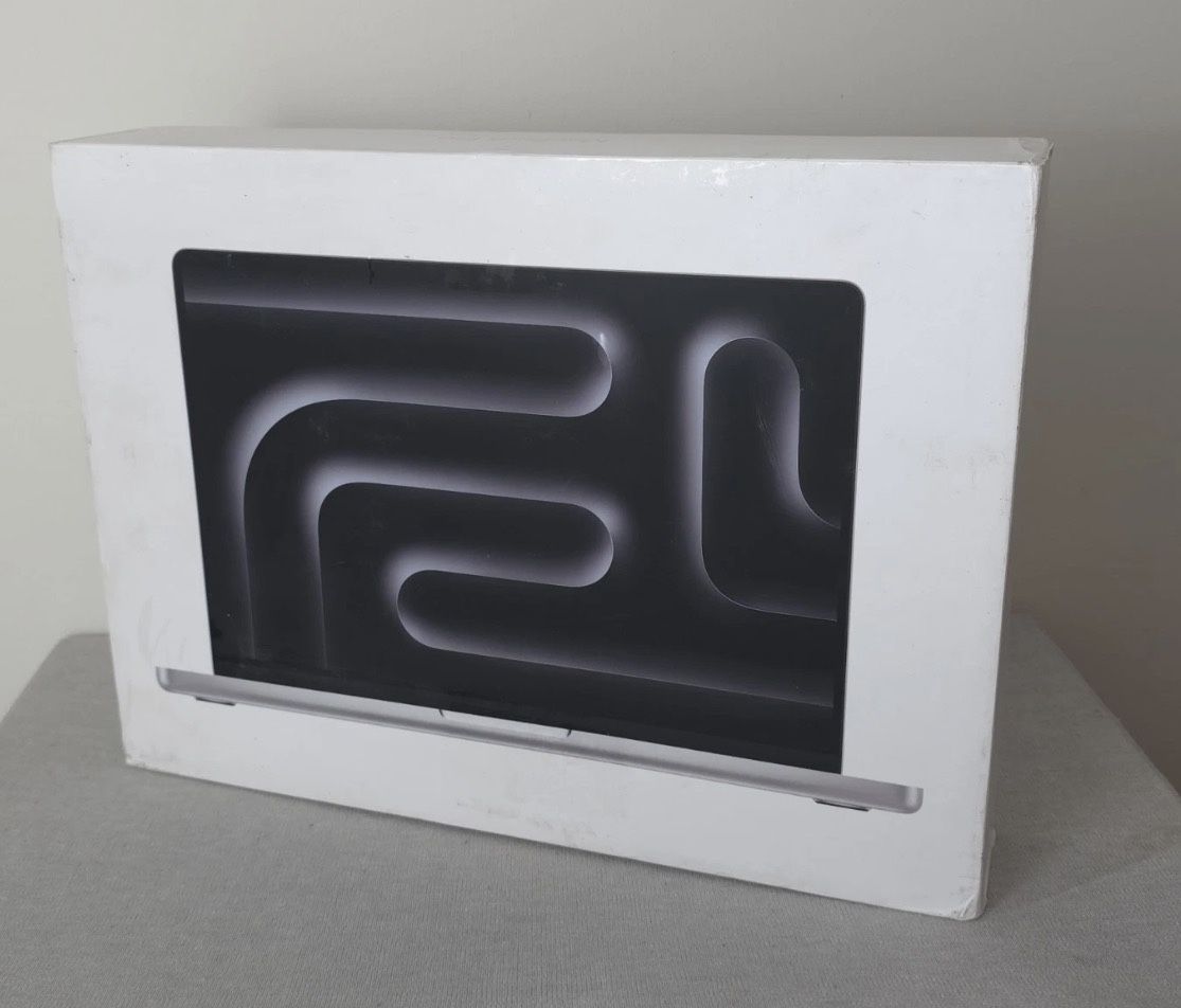 M3 MacBook Pro 14’ 8GB 512GB SSD (LIKE NEW)