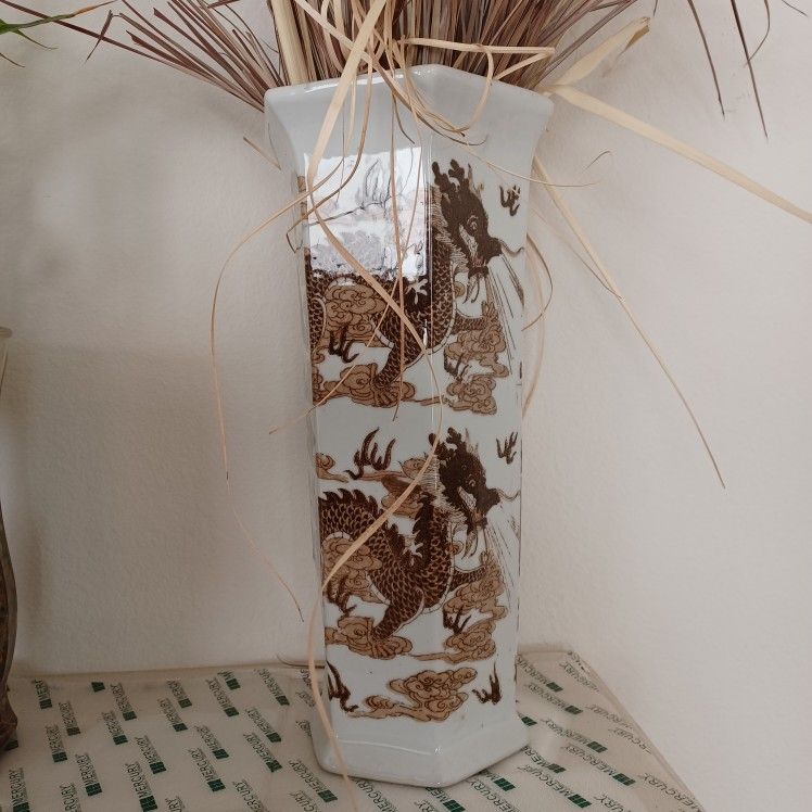 Oriental/ Chinese Vase Dragon