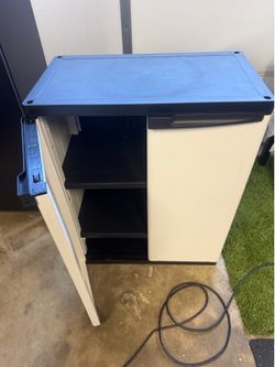 Storage cabinet