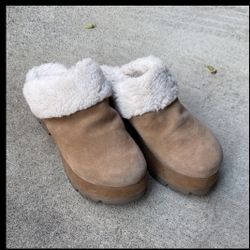 Steve Madden Tan Faux-Suede Clogs with Cream Fur