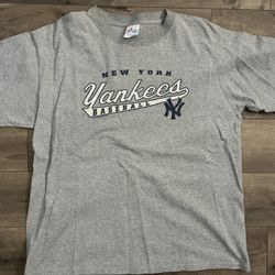 Vintage Y2K  MLB New York Yankees T-Shirt  Logo XL 2003 Vtg Faded Rare Majestic