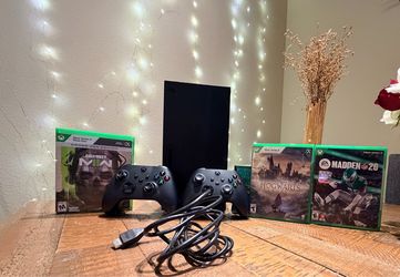 Great Condition Xbox Series X  1TB + 2  Controllers  +3 AAA Games