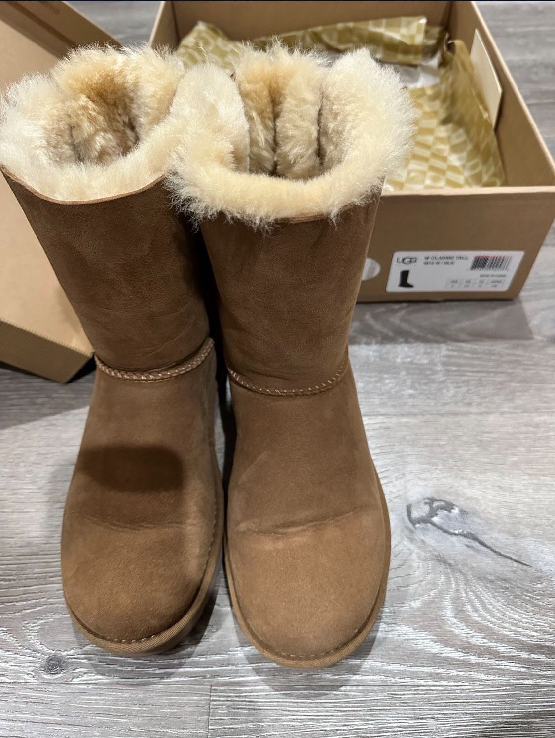 Ugg Bailey Bow SHORT Boots (Chestnut) Size 7