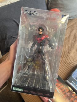 Nightwing Statue 
