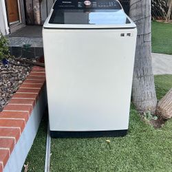 White Samsung Washing Machine 