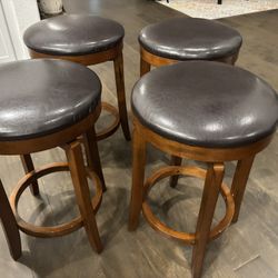 Leather Padded bar 4 Chairs 
