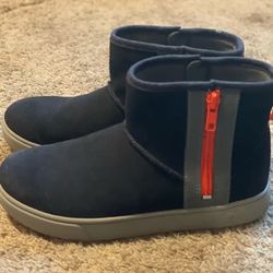 UGG  Kids' Adler Sneaker Big kid size 4