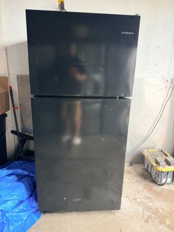 Amana refrigerator 30 "width black