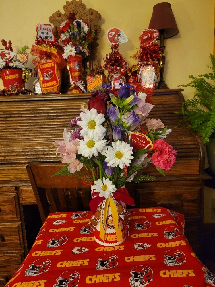 CHIEFS Party Decorations