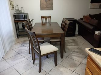 Dining room table