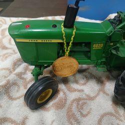 John  Deere Colectible Tractor