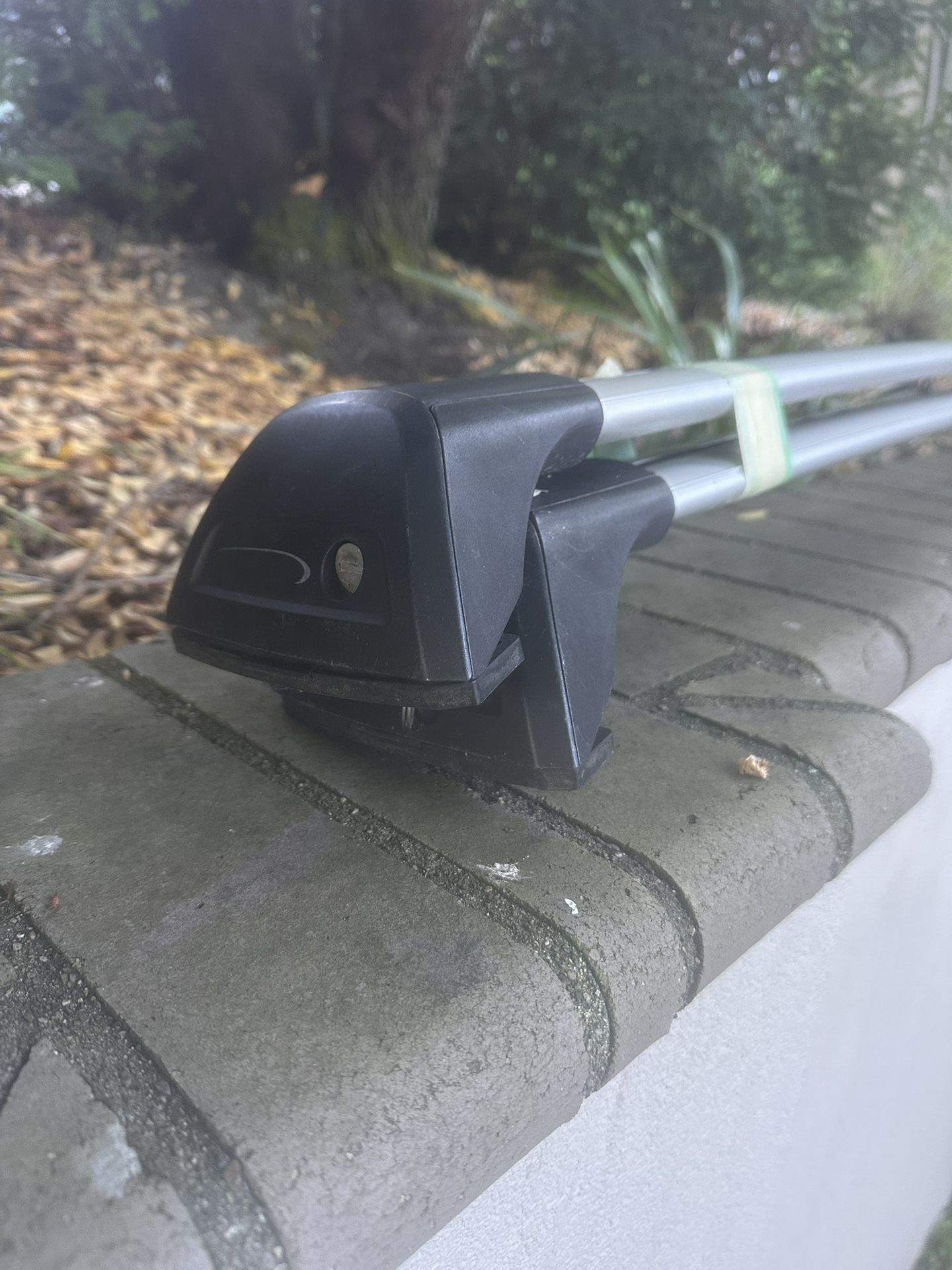 Yakima Whispbar roof rack for Mercedes R series