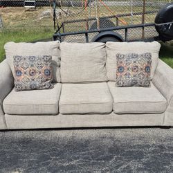 Couch from Bob’s Discount Furniture – Great Condition – FREE Delivery!