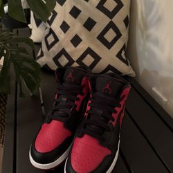 Air Jordan 1 Mid Black/red