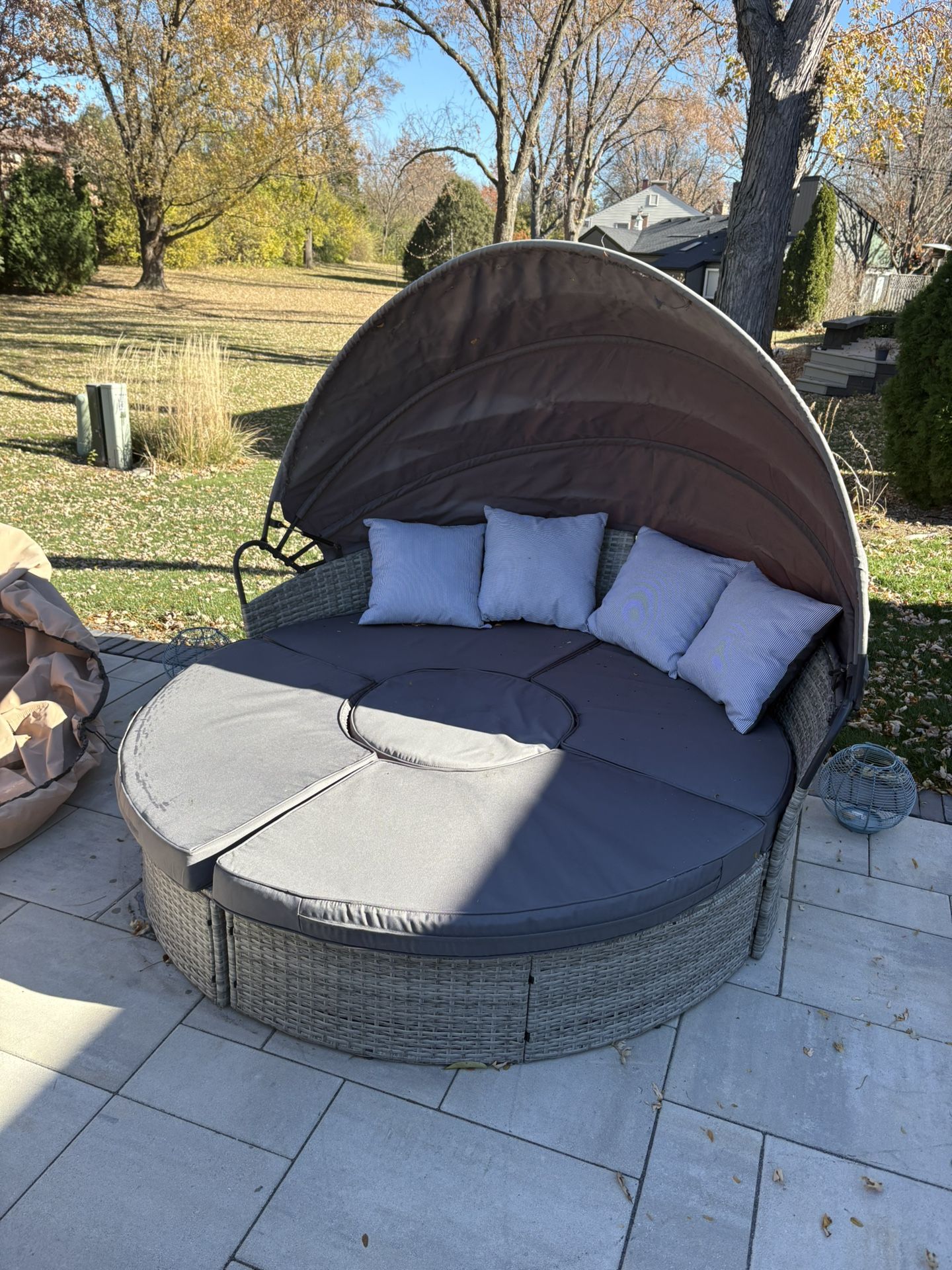 Round Patio Daybed
