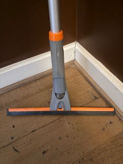 Telescoping Squeegee Window Washer W/Sprayer 14”