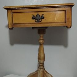 ANTIQUE JOHN SMYTH END TABLE  18*×14"×27" H