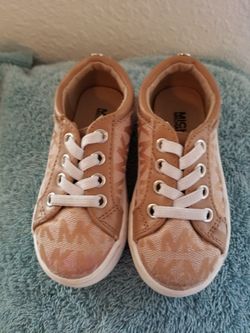 MK Shoes For Girls Size. 5 Like New Im Located Vista Del Sol And Zaragoza