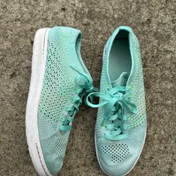 Nike WOMEN'S Tennis Classic Ultra Flyknit Hyper Turbo White SIZE 7.5