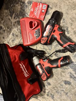 Milwaukee 12 Volt Drill/impact Set