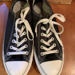 Men’s Chuck Taylor, Converse, tennis shoes, size 10
