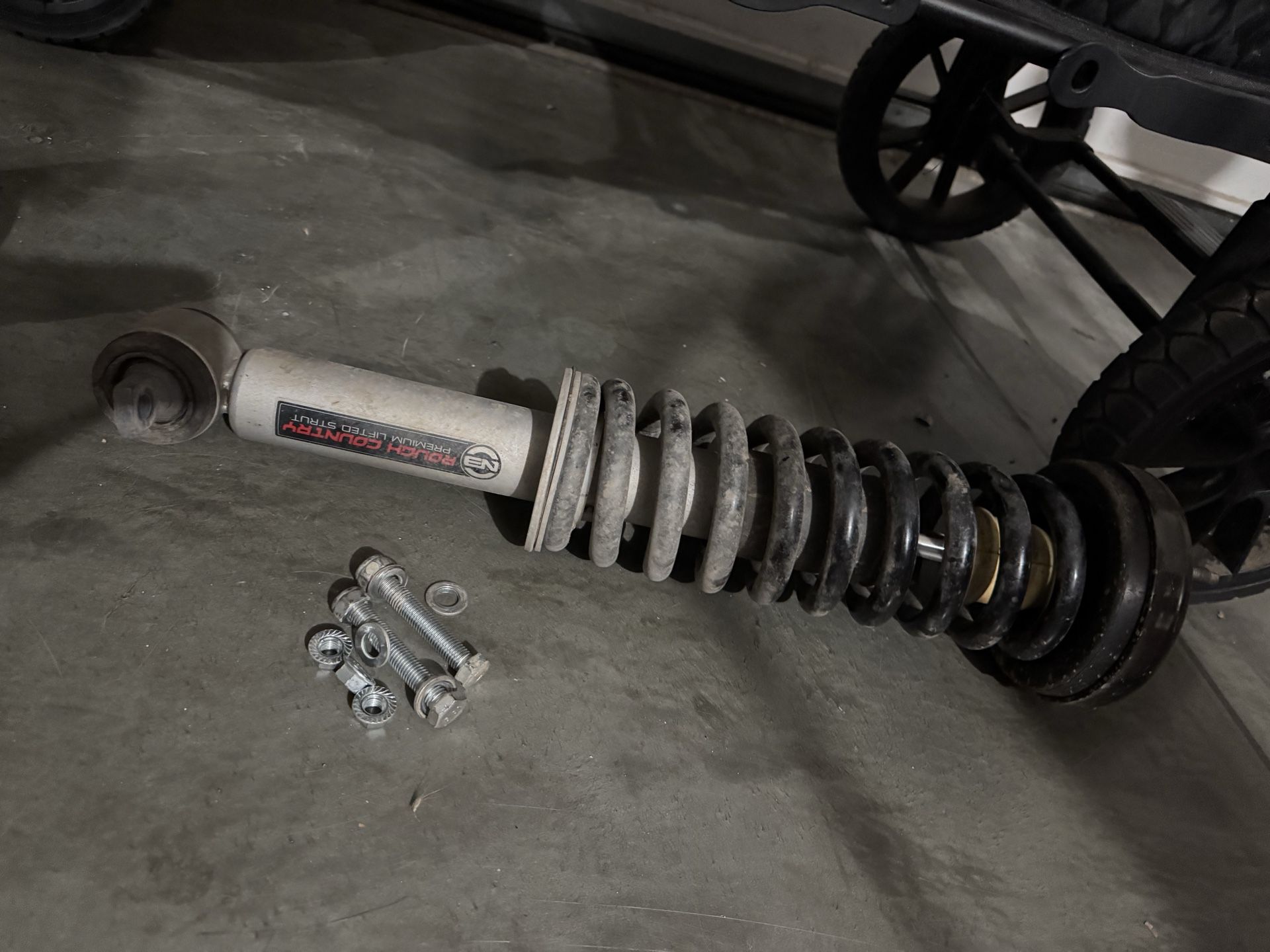 Rough Country N3 leveling struts