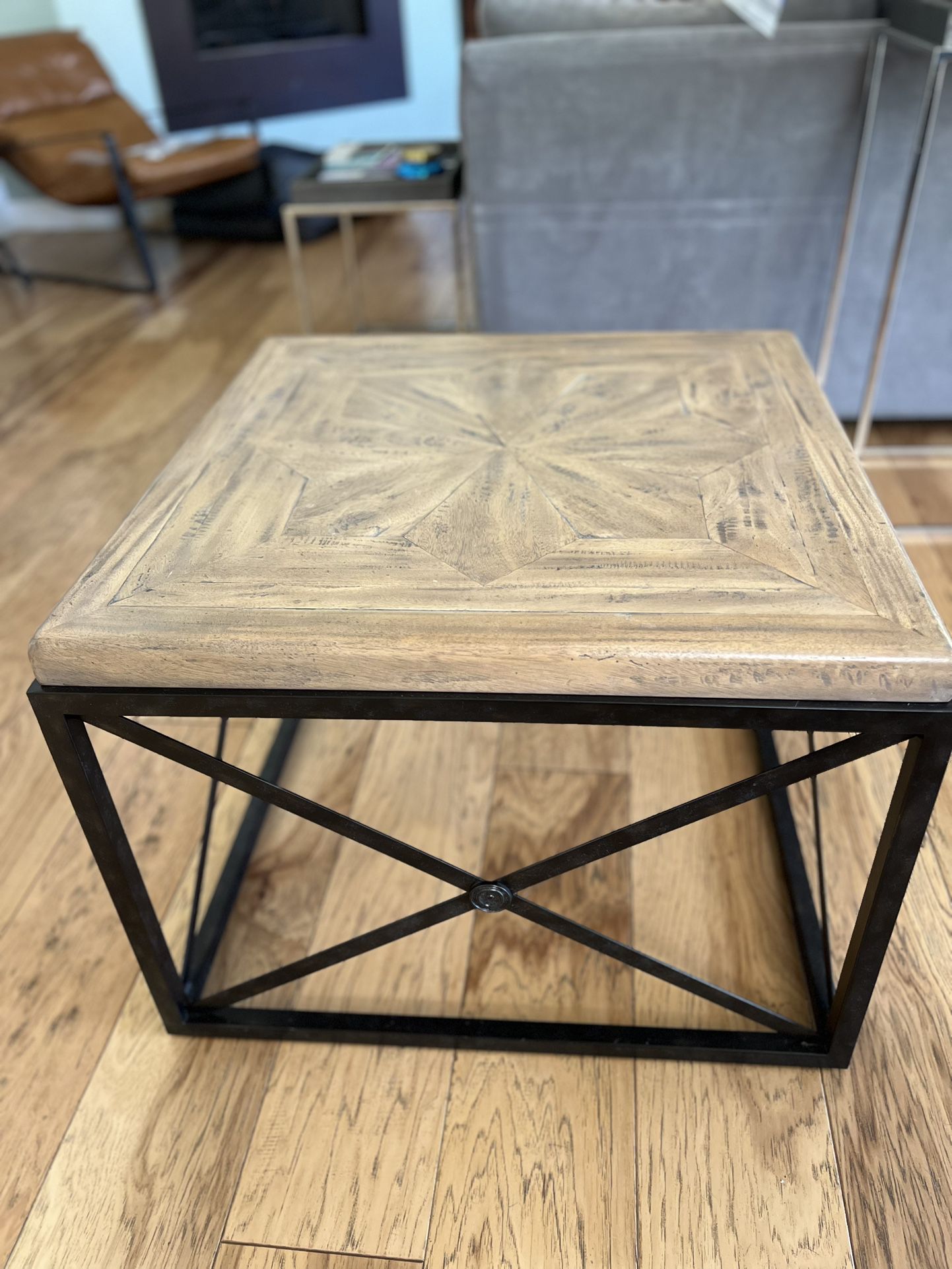 Set Of 2 Beautiful Coffee Or Side Tables