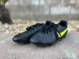 Youth Nike Soccer Cleats - Size 5Y