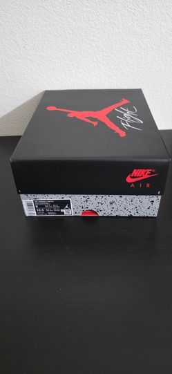 Jordan 4 white cement (2025) size 9