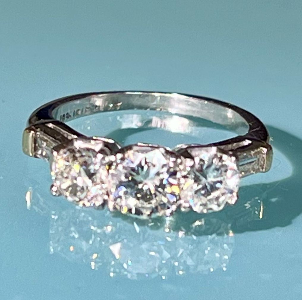 π Stunning 1.62CT Diamond Platinum Ladies Wedding Band