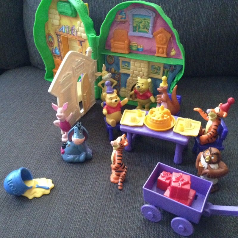 Winnie the Pooh mr sanders tree house player