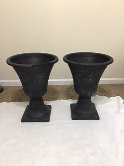 Weathered Urn *New* DAMAGED DURING SHIPPING