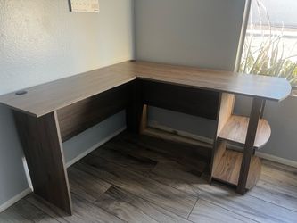 L Shaped desk with shelves