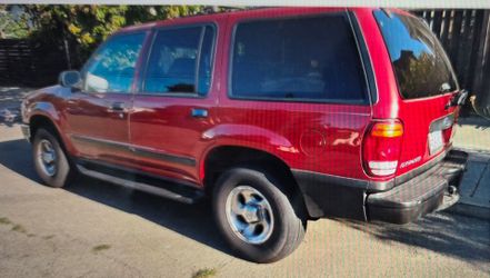 2000 Ford Explorer