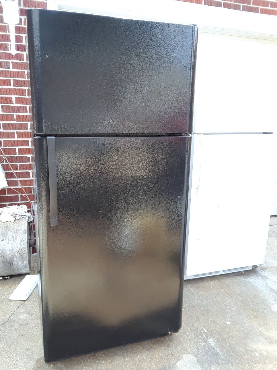 black Sears refrigerator model 253.78979802 with ice maker