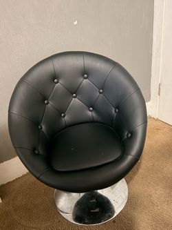 Swivel vanity chair