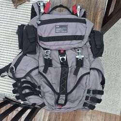 The Oakley AP 1.0 Backpack (Black/Grey