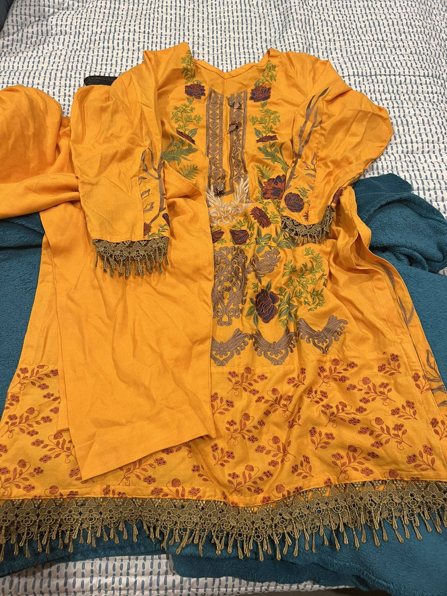 New 3 piece Winter Embroidery Women Dress Salwarkameez Xl